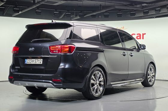 Kia Carnival 9-Seater Noblesse Special — пробег 132 991 км — фото 2 из 5