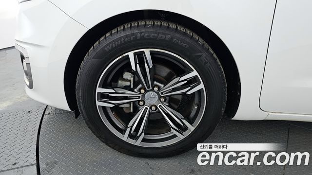 Kia Carnival 7-seater Limousine VIP — пробег 149 772 км — фото 5 из 5