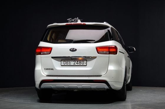 Kia Carnival 9-seater Luxury — пробег 193 336 км — фото 4 из 5