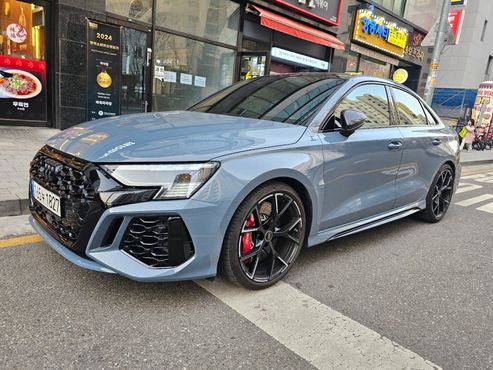 Audi RS3 2.5 TFSI Quattro — пробег 10 200 км — фото 1 из 5