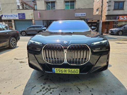 BMW 7-Series 740d xDrive M Sport — пробег 700 км — фото 1 из 5