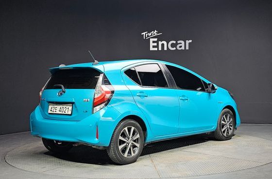 Toyota Prius 1.5 — пробег 63 916 км — фото 2 из 5