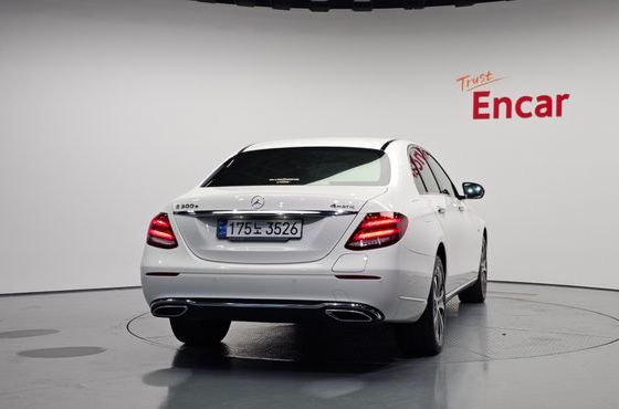 Mercedes-Benz E-Class E300e 4MATIC Exclusive — пробег 80 768 км — фото 4 из 5