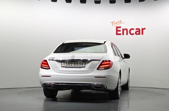 Mercedes-Benz E-Class E300 Exclusive — пробег 81 623 км — фото 4 из 5