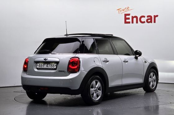 Mini Cooper 5Door Mid 3rd — пробег 91 339 км — фото 2 из 5
