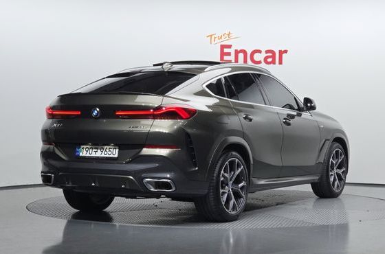 BMW X6 xDrive40i M Sport — пробег 14 959 км — фото 2 из 5