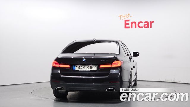 BMW 5-Series 520i M Sport — пробег 27 855 км — фото 4 из 5