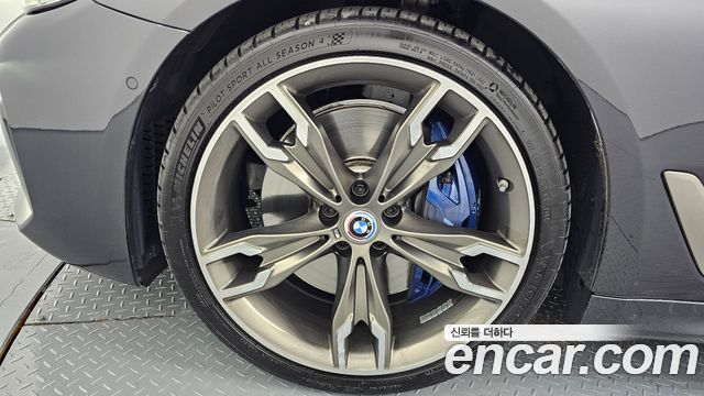 BMW 5-Series M550i xDrive — пробег 81 035 км — фото 5 из 5