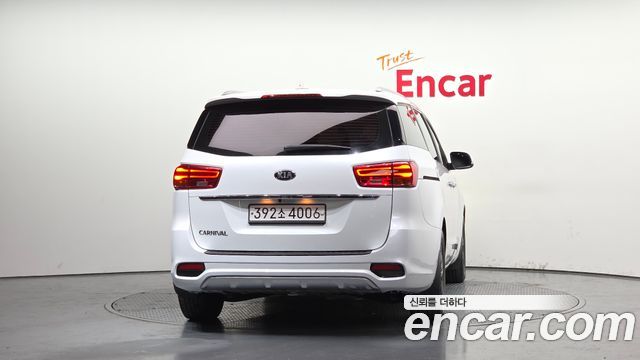Kia Carnival из Кореи Encar