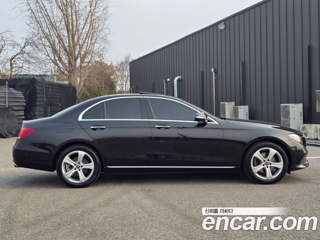 Mercedes-Benz E-Class E220d Avantgarde — пробег 70 000 км — фото 4 из 5