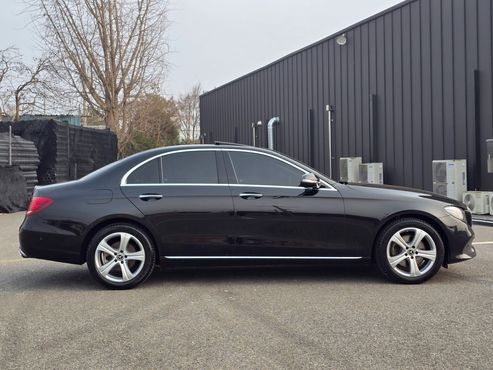 Mercedes-Benz E-Class E220d Avantgarde — пробег 70 000 км — фото 4 из 5