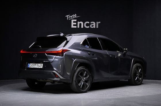Lexus UX 2.0 2WD — пробег 27 977 км — фото 2 из 5