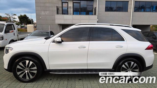 Mercedes-Benz GLE-Class GLE300d 4MATIC — пробег 28 000 км — фото 4 из 5
