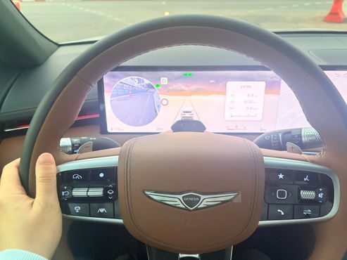 Genesis GV70 2.5T Gasoline AWD — пробег 3 568 км — фото 1 из 5