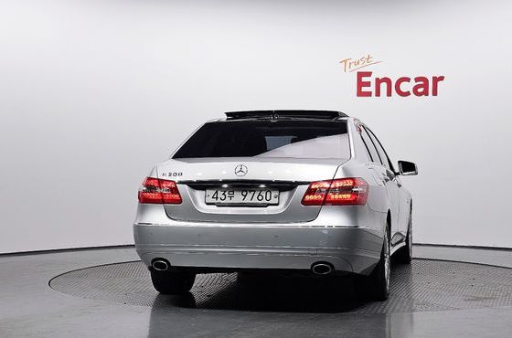 Mercedes-Benz E-Class E300 Elegance — пробег 99 284 км — фото 4 из 5