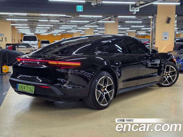Porsche Taycan Base — пробег 29 000 км — фото 3 из 5