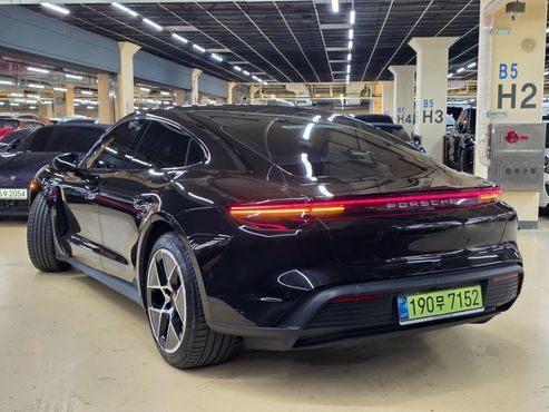 Porsche Taycan Base — пробег 29 000 км — фото 4 из 5