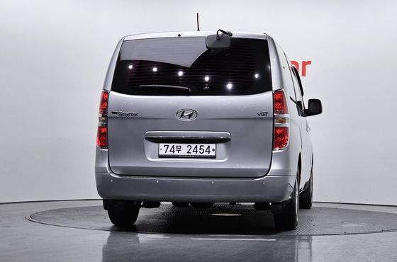 Hyundai Starex 12-Seater Wagon Smart — пробег 76 798 км — фото 4 из 5
