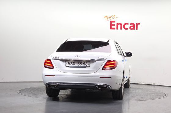 Mercedes-Benz E-Class E300 4MATIC Exclusive — пробег 185 347 км — фото 4 из 5