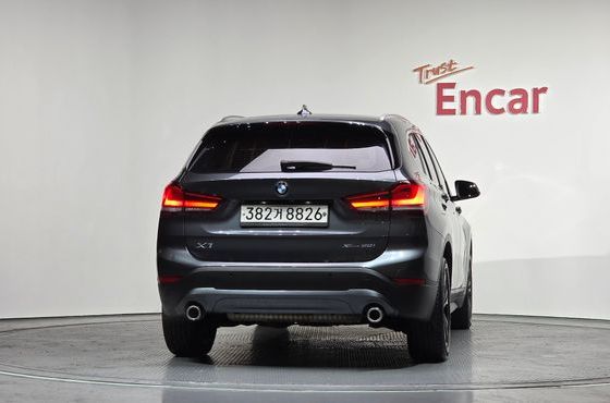 BMW X1 xDrive 20i Advantage — пробег 49 822 км — фото 4 из 5