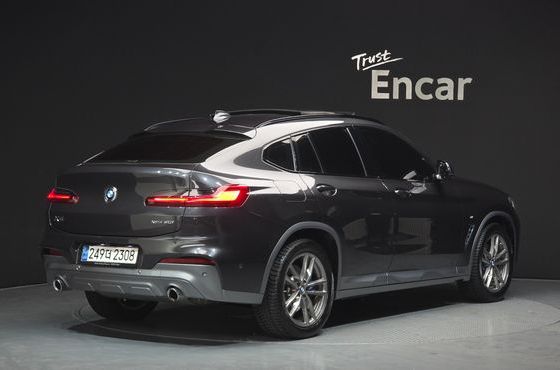 BMW X4 xDrive20i M Sport X — пробег 23 792 км — фото 2 из 5