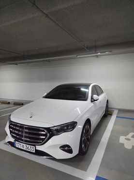Mercedes-Benz E-Class E350e 4MATIC — пробег 14 000 км — фото 1 из 5