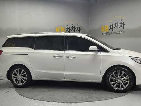 Kia Carnival Gasoline 9-Seater Noblesse Special — пробег 121 965 км — фото 4 из 5