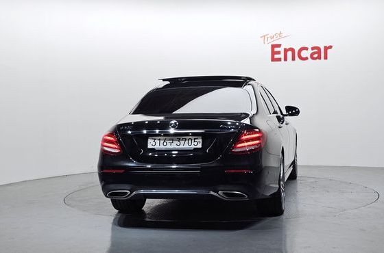 Mercedes-Benz E-Class E300 4MATIC AMG Line — пробег 16 653 км — фото 4 из 5