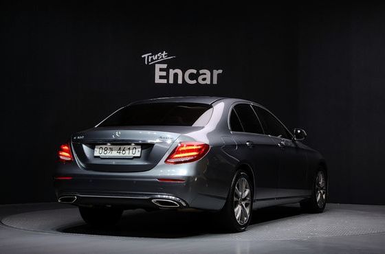 Mercedes-Benz E-Class E300 4MATIC Avnatgarde — пробег 52 822 км — фото 2 из 5