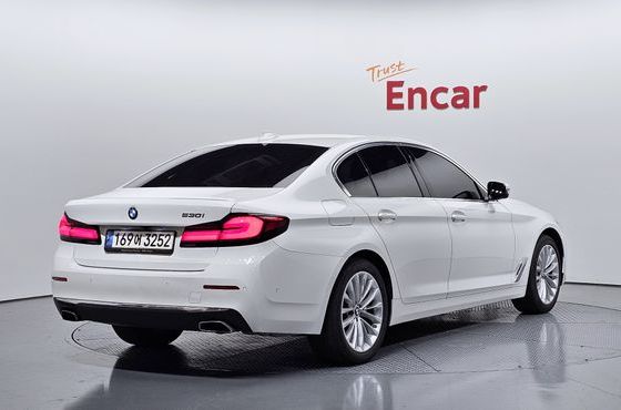 BMW 5-Series 530i Luxury — пробег 82 856 км — фото 2 из 5