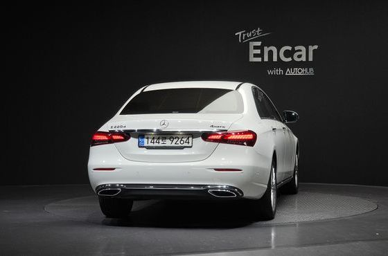 Mercedes-Benz E-Class E220d 4MATIC Exclusive — пробег 33 287 км — фото 4 из 5