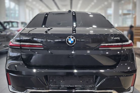 BMW 7-Series 740i xDrive M Sport — пробег 100 км — фото 3 из 5