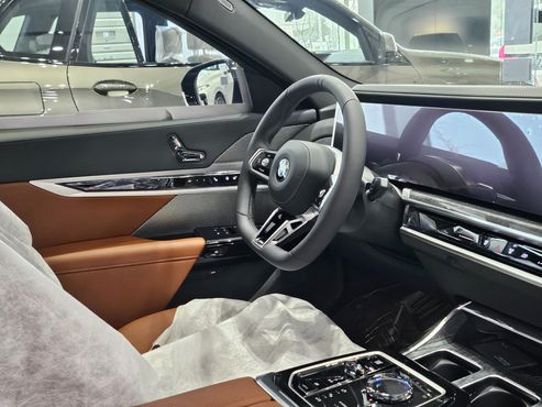BMW 7-Series 740i xDrive M Sport — пробег 100 км — фото 4 из 5