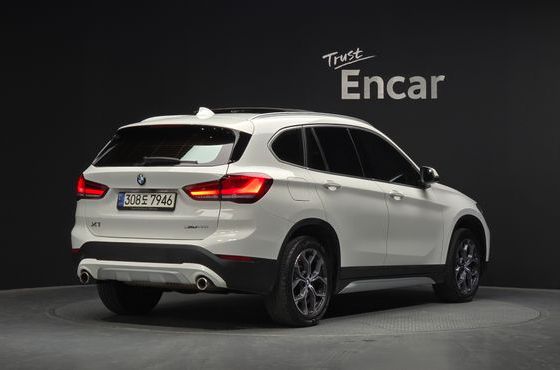 BMW X1 xDrive 20i xLine — пробег 116 026 км — фото 2 из 5