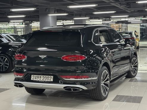 Bentley Bentayga 4.0 V8 EWB First Edition — пробег 8 900 км — фото 3 из 5