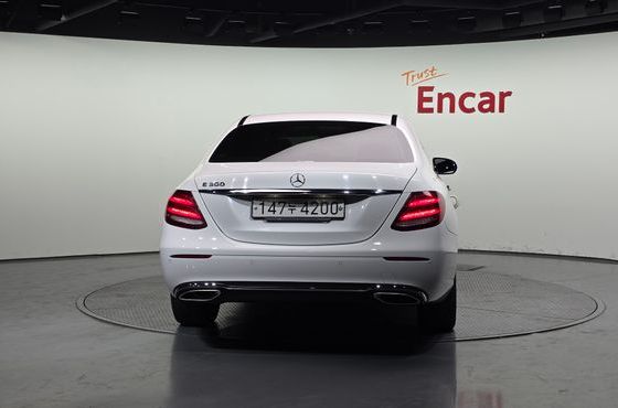Mercedes-Benz E-Class E300 Avantgarde — пробег 109 520 км — фото 4 из 5