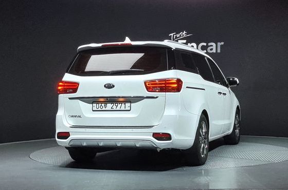 Kia Carnival 9-Seater Noblesse Special — пробег 117 843 км — фото 4 из 5