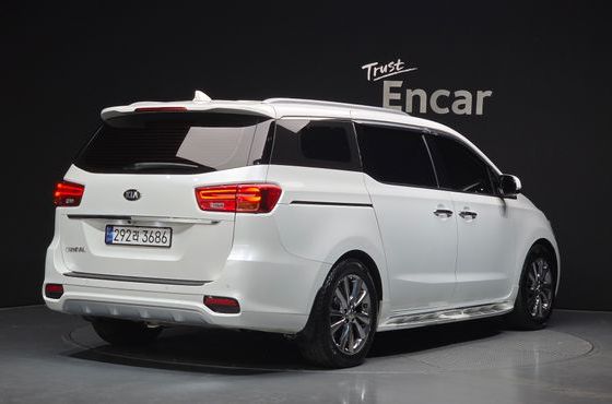 Kia Carnival 9-Seater Noblesse Special — пробег 84 317 км — фото 2 из 5