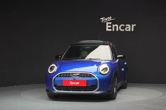 Mini Cooper 5 Door Favoured — пробег 7 100 км — фото 3 из 5