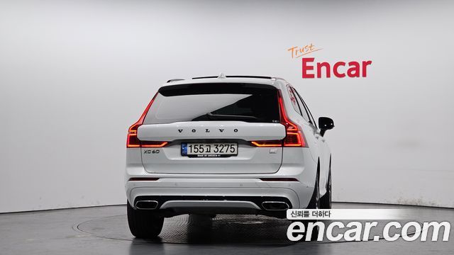 Volvo XC60 T8 R-Design — пробег 78 792 км — фото 4 из 5