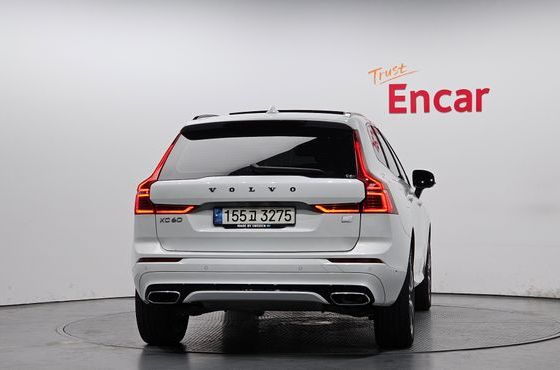 Volvo XC60 T8 R-Design — пробег 78 792 км — фото 4 из 5