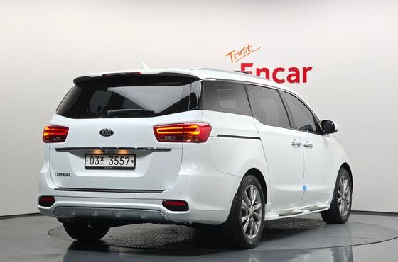 Kia Carnival 9-Seater Prstige — пробег 78 351 км — фото 2 из 5