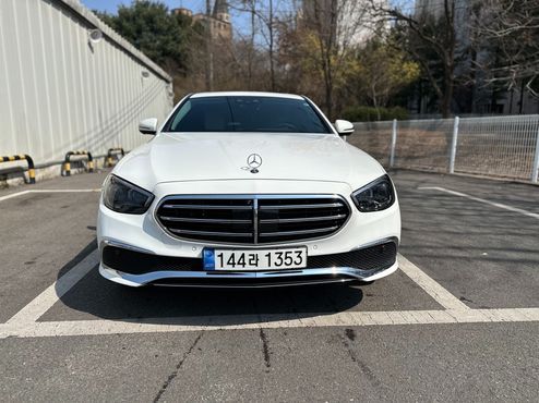 Mercedes-Benz E-Class E350 4MATIC Exclusive — пробег 31 000 км — фото 1 из 5