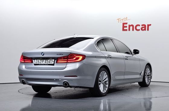 BMW 5-Series 530i Luxury Plus — пробег 74 438 км — фото 2 из 5