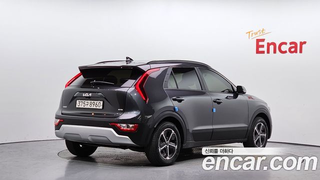 Kia Niro Trendy — пробег 30 922 км — фото 2 из 5