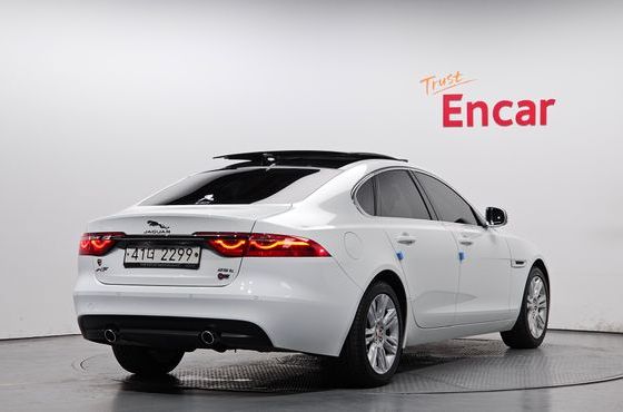 Jaguar XF 25t Portfolio — пробег 72 460 км — фото 2 из 5