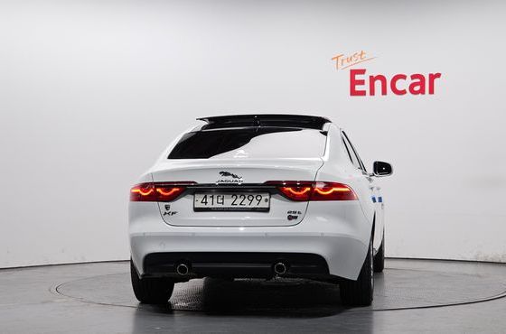 Jaguar XF 25t Portfolio — пробег 72 460 км — фото 4 из 5