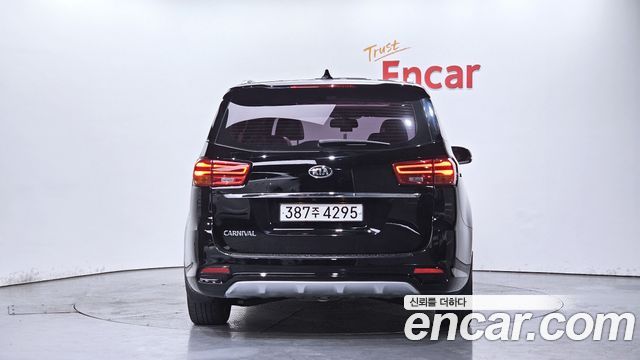 Kia Carnival из Кореи Encar