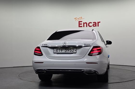 Mercedes-Benz E-Class E300 4MATIC Avnatgarde — пробег 151 496 км — фото 4 из 5