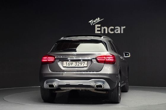 Mercedes-Benz GLA-Class GLA220 Premium — пробег 54 880 км — фото 4 из 5